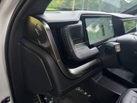 2023 Rivian R1S Adventure