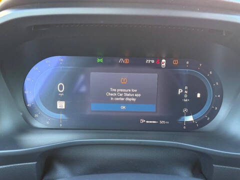 2025 Volvo XC40 B5 Plus Bright Theme