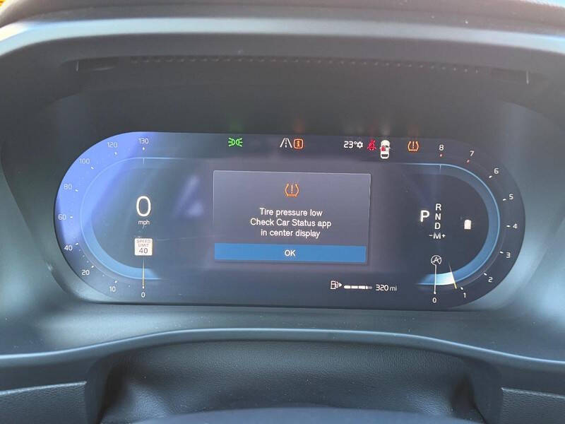 2025 Volvo XC40 B5 Plus Bright Theme