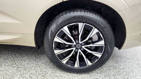 2023 Volvo XC60 B5 Plus Dark Theme