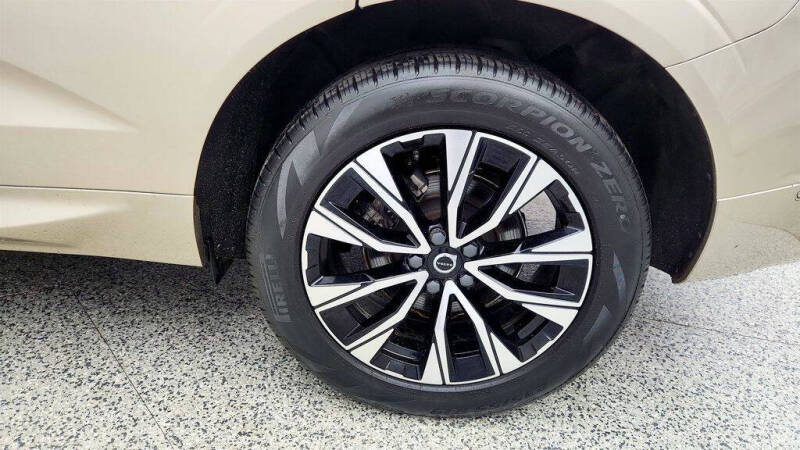 2023 Volvo XC60 B5 Plus Dark Theme