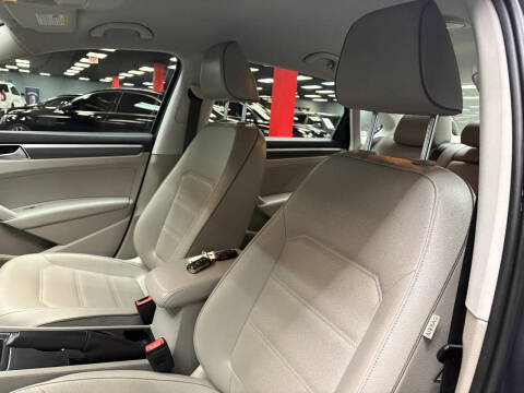 2017 Volkswagen Passat 1.8T R-Line