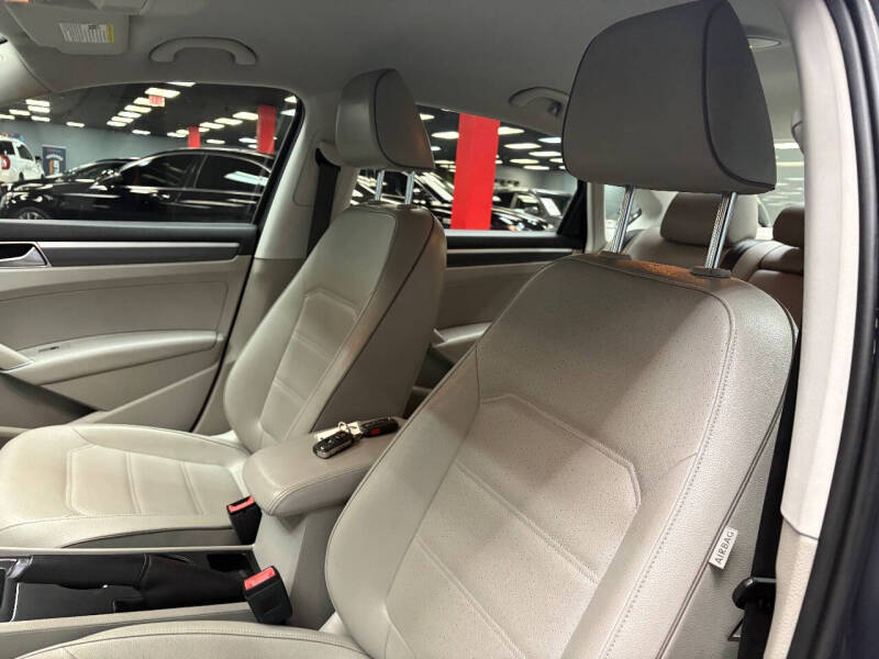 2017 Volkswagen Passat 1.8T R-Line