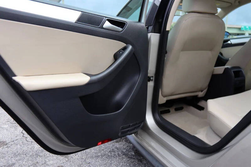 2013 Volkswagen Jetta Hybrid SEL Premium