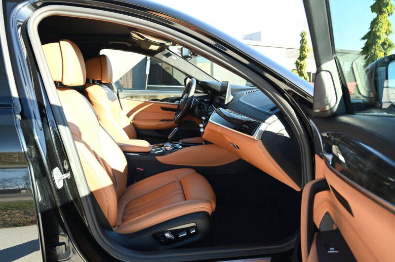 2022 BMW 5 Series M550i xDrive