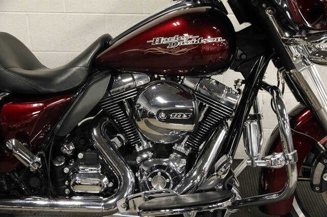 2015 Harley-Davidson STREET GLI