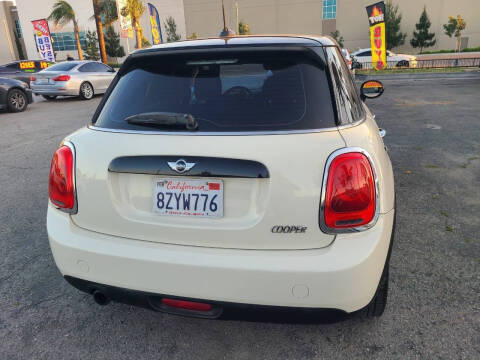 2017 MINI Hardtop 4 Door Cooper