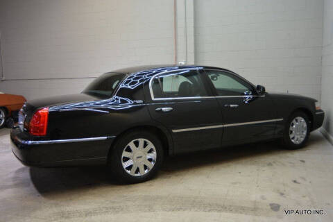 2005 Lincoln Town Car Signature Limited