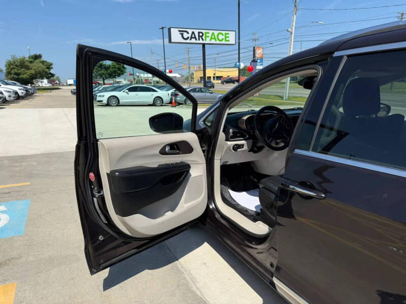 2017 Chrysler Pacifica Touring-L Plus
