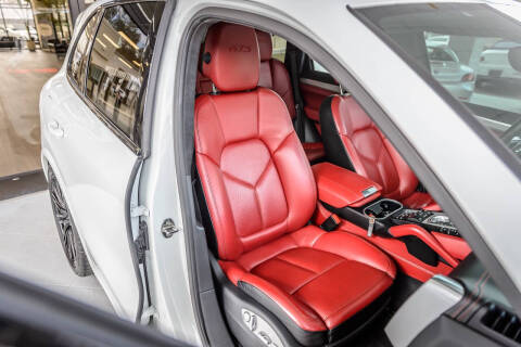 2016 Porsche Cayenne GTS