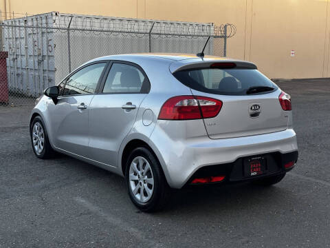 2012 Kia Rio 5-Door LX