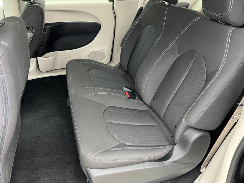 2021 Chrysler Voyager L