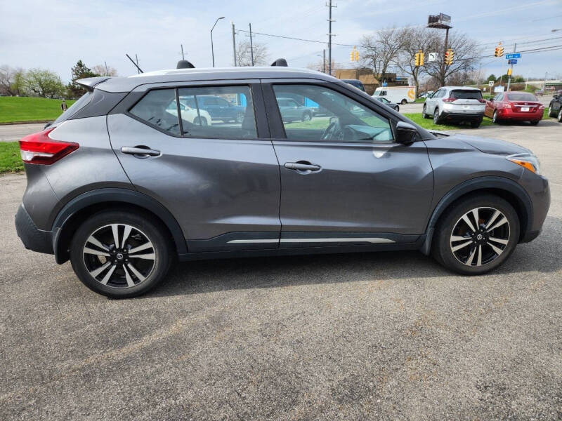 2020 Nissan Kicks SR