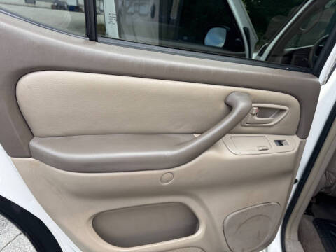 2005 Toyota Sequoia SR5
