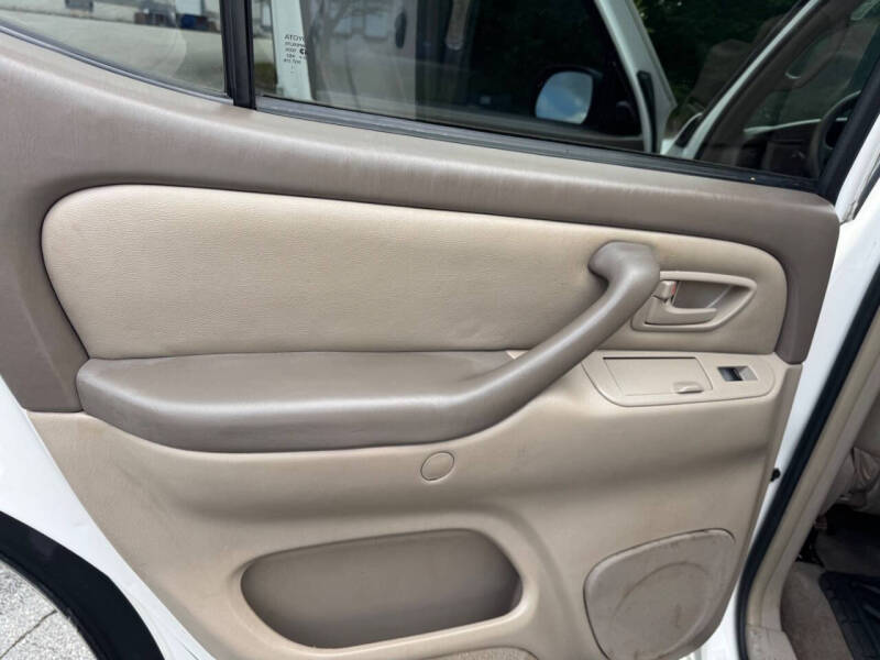2005 Toyota Sequoia SR5