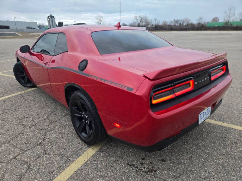 2016 Dodge Challenger SXT Plus