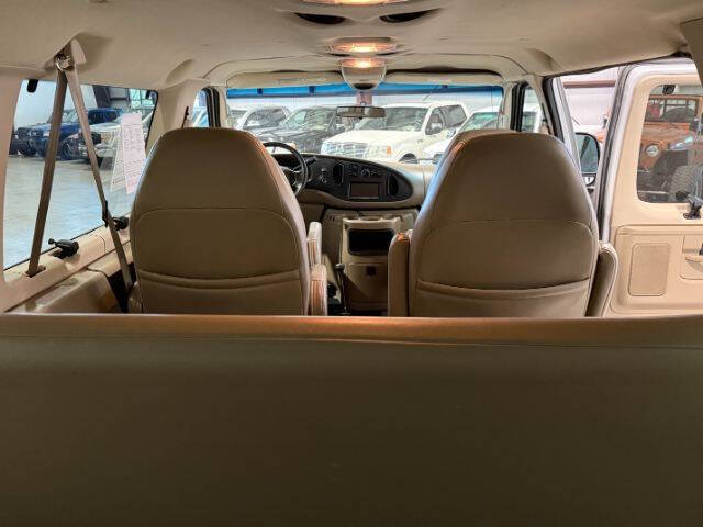 2006 Ford E-Series E-350 SD Chateau