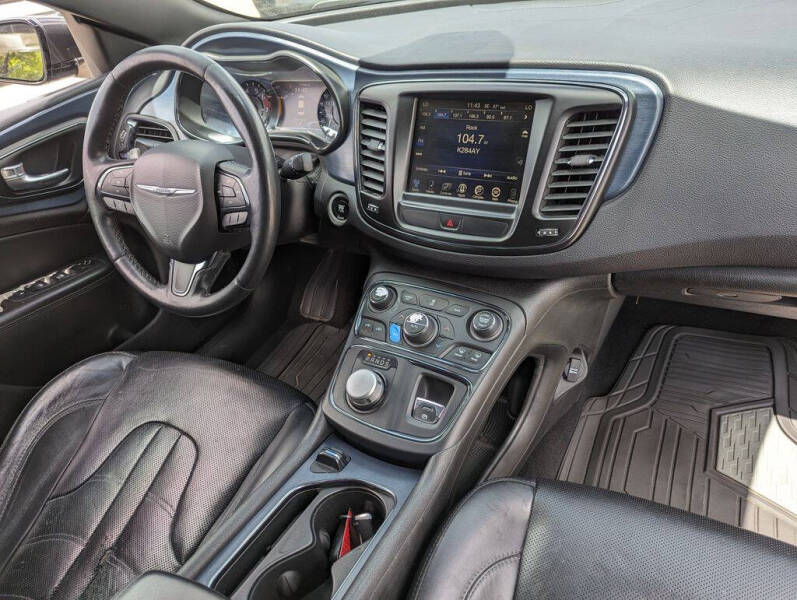 2016 Chrysler 200 S