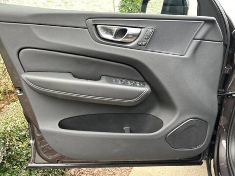 2025 Volvo XC60 B5 Plus Dark Theme