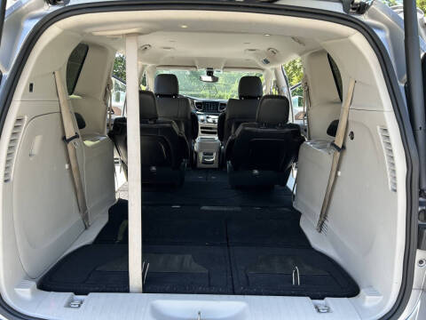 2017 Chrysler Pacifica Touring-L