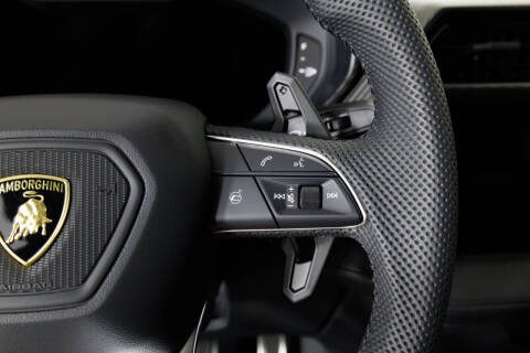 2025 Lamborghini Urus SE
