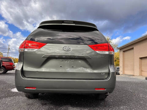 2011 Toyota Sienna LE 8-Passenger