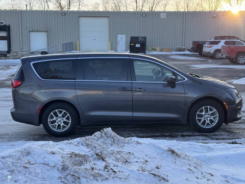 2022 Chrysler Voyager LX