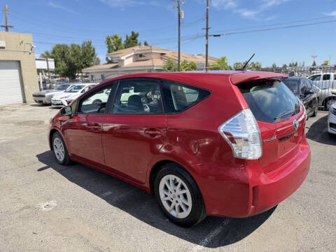 2014 Toyota Prius v Three