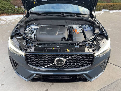 2025 Volvo XC60 T8 Plus Dark Theme