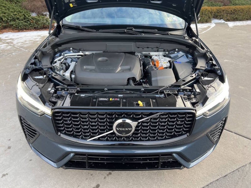 2025 Volvo XC60 T8 Plus Dark Theme