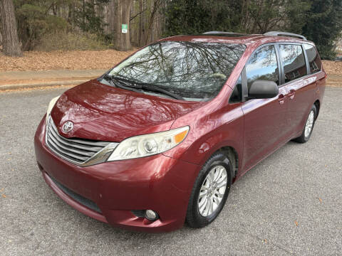 2014 Toyota Sienna XLE 7-Passenger Auto Access Seat