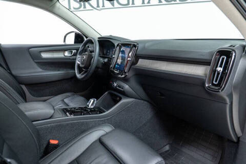 2023 Volvo XC40 B5 Plus Bright Theme