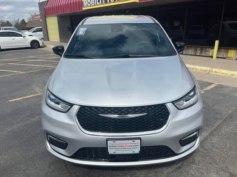 2024 Chrysler Pacifica Touring