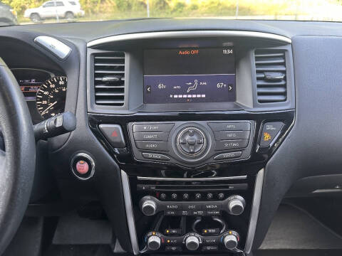 2017 Nissan Pathfinder SV