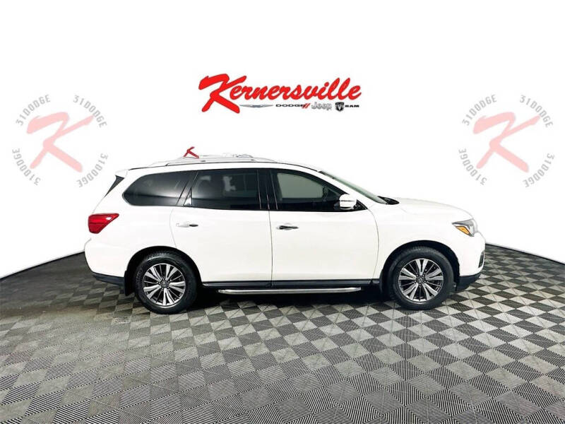 2020 Nissan Pathfinder SV