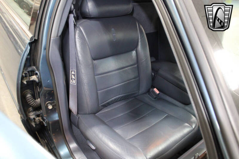 2001 Lincoln Town Car Executive