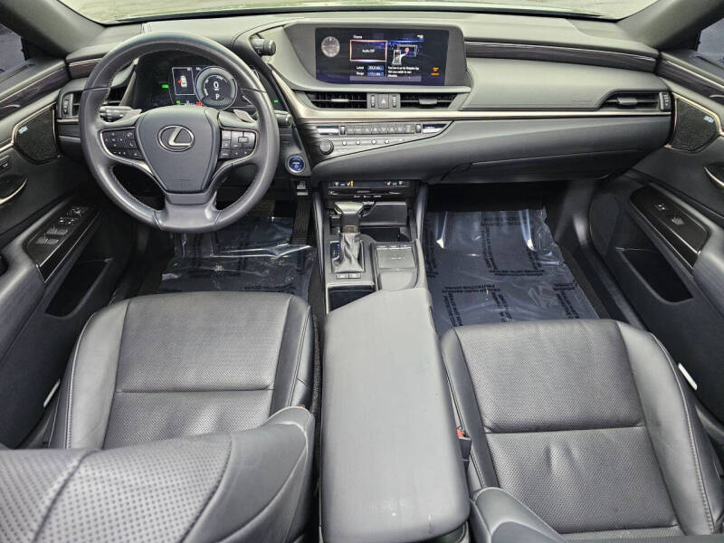 2019 Lexus ES 300h