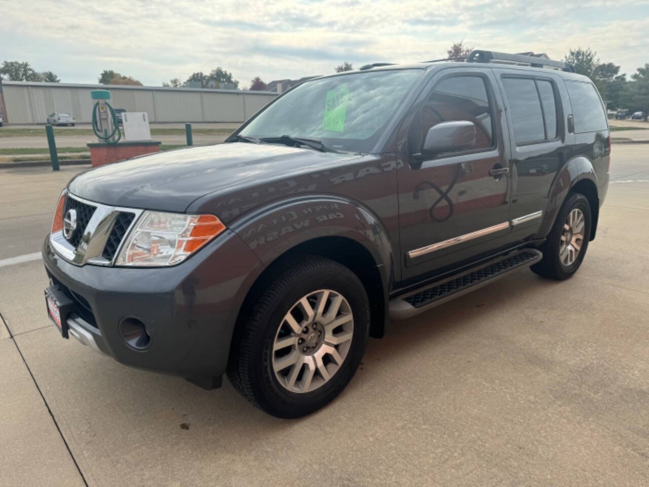 2011 Nissan Pathfinder for sale at Illinois Auto Wholesalers in Tolono, IL