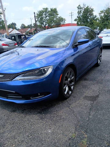 2015 Chrysler 200 for sale at R & R Motor Sports in New Albany IN