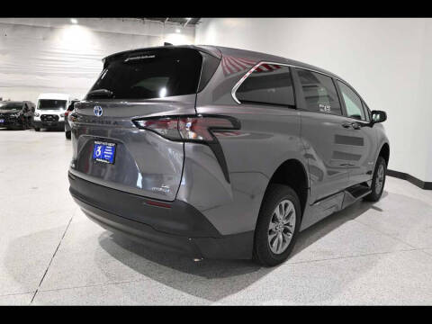 2023 Toyota Sienna LE 8-Passenger