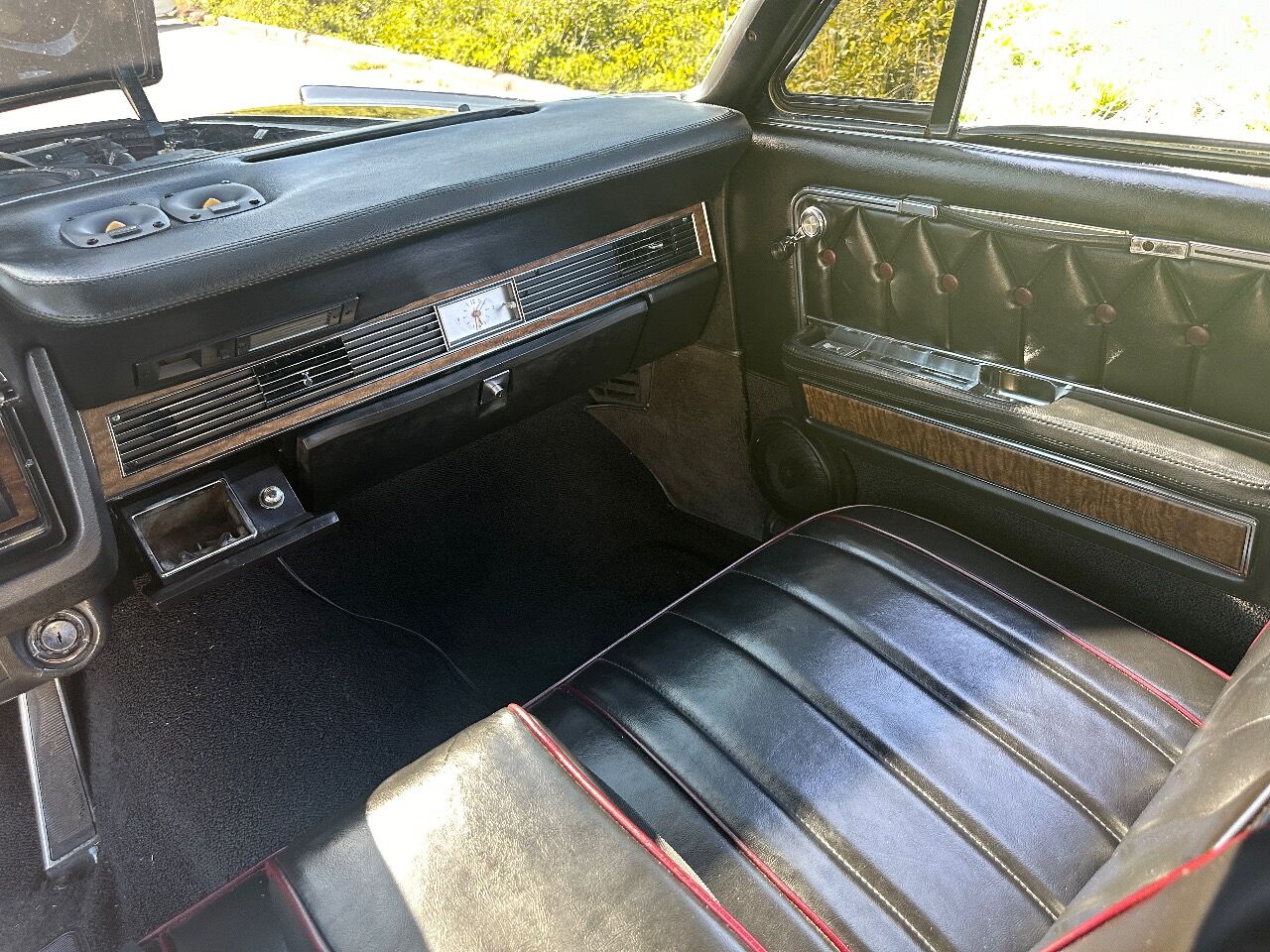1969 Lincoln Continental 36