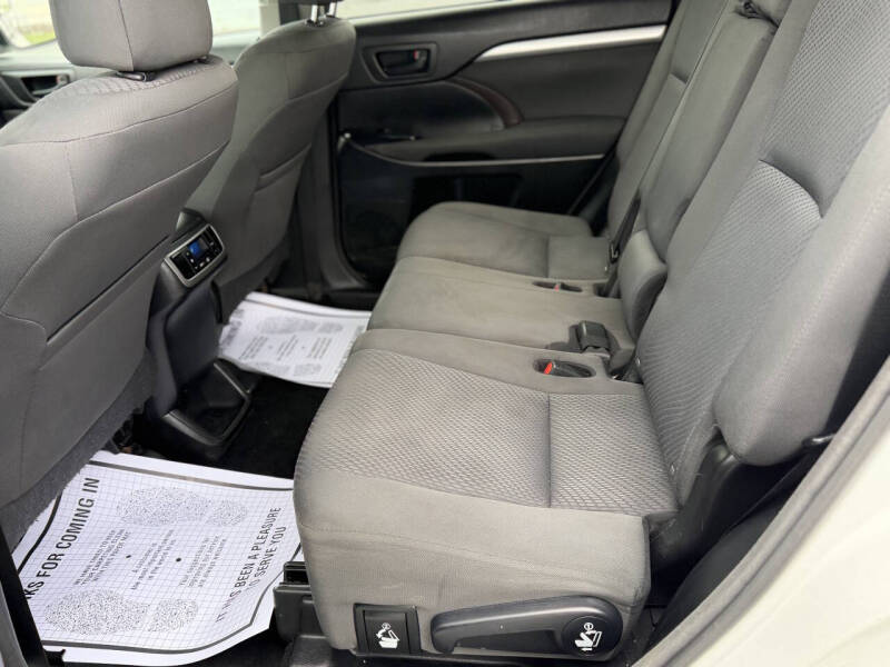 2016 Toyota Highlander LE