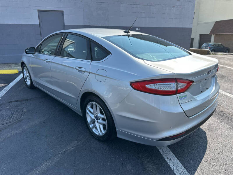 2016 Ford Fusion SE