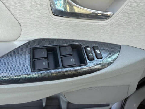 2013 Toyota Sienna SE 8-Passenger