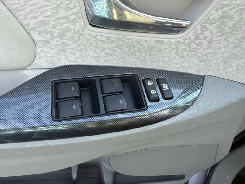 2013 Toyota Sienna SE 8-Passenger