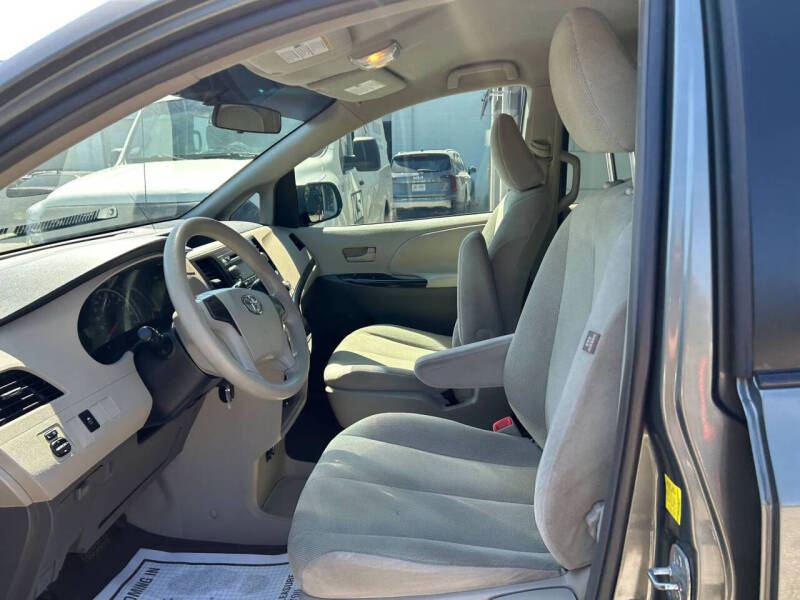 2011 Toyota Sienna Base 7-Passenger