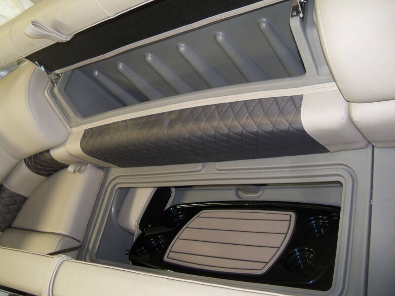 2023 Sun Tracker Party Barge 22 XP3