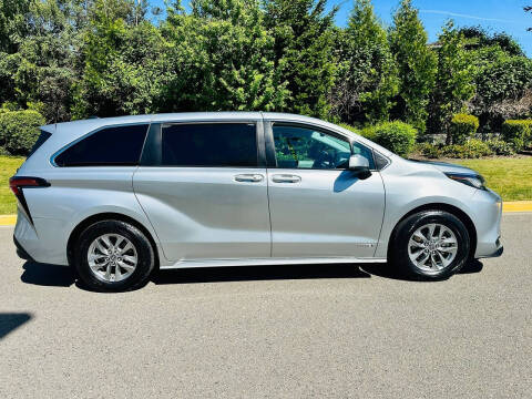 2021 Toyota Sienna LE 8-Passenger