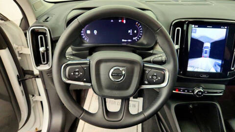 2024 Volvo XC40 B5 Plus Bright Theme