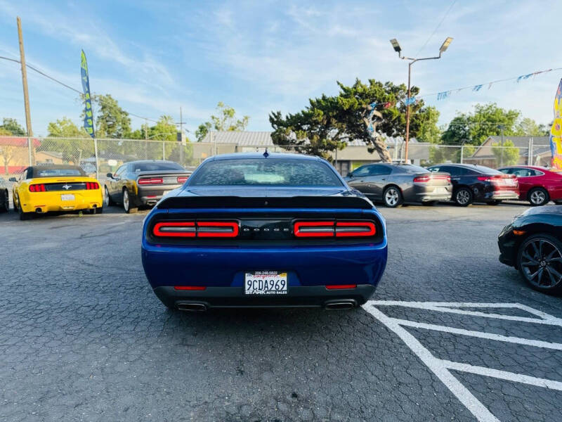 2018 Dodge Challenger SXT Plus